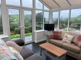 4 bedroom bungalow in peaceful countryside with log burner - Talar Deg, Capel Madog, hotel with parking in Bow Street