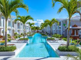 Apartamento em Arraial D`Ajuda com Piscina Sauna Academia, hotel a Porto Seguro