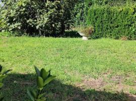 Maison exposée plein sud avec jardin et cheminée, hotel Estibeaux városában