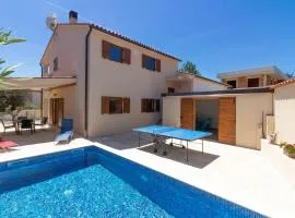 Beautiful villa Cissana with private pool near the beach