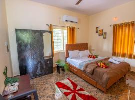 Saptami Hampi Homestay, hotel with parking in Hampi