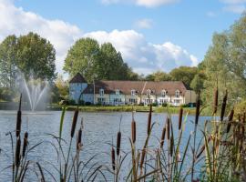 Mayfly Lodge, beach hotel in South Cerney
