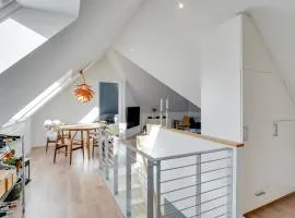 Bath tub penthouse in the city