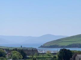 Wonderful Coastal home in Dingle town, cottage in Dingle