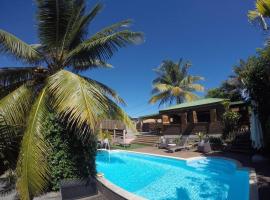 RARE : Bungalow bois avec piscine privée , Gîte ti plaisir, hotel en Le Moule
