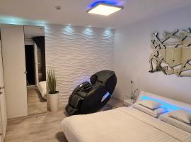 Apartment Wave -Luxury massage chair-Infrared Sauna, Parking with video surveillance, Entry with PIN 0 - 24h, FREE CANCELLATION UNTIL 2 PM ON THE LAST DAY OF CHECK IN: Slavonski Brod şehrinde bir otel