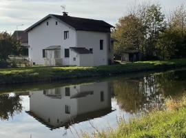 Maison de campagne proche Lac de Bouzey, отель в городе Chaumousey