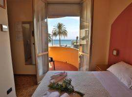 XXV APRILE Casa per Ferie, hotel v destinaci Albenga