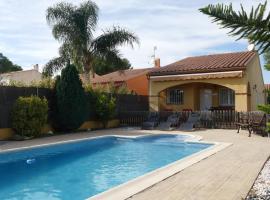 Xalet piscina privada Ibiscus, hotel sa L'Ametlla de Mar