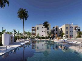 Green View Luxury appartment in new complex Pueblo Majorero next to golf course 5 min walk from the Beach and Atlantico Shopping Centre in Caleta de Fuste Next to Cassino and Elba Sara Hotel 2 bedrooms 2 bathrooms huge terace!, hotel in Caleta De Fuste