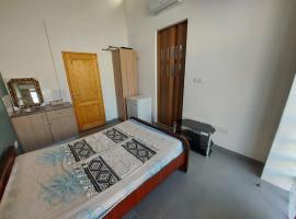 Anna Guesthouse 10 min walk from the beach, hotel u gradu 'Larnaka'
