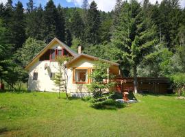 Cabana La Bunici, hotel em Piatra Neamţ