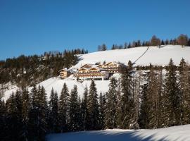 Kräuterhotel Zischghof, hotel din Obereggen