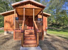 Silver Creek Cabin with Hiking, Less Than 1 Mi to Town!, casa en Beattyville