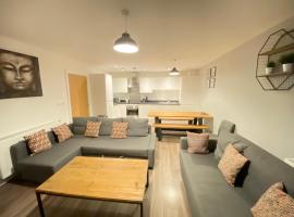 3 Bedrooms double or single beds, 2 PARKING SPACES! WIFI & Smart TV's, Balcony, hotel cerca de National Museum of the Royal Navy, Portsmouth