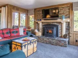 Brand New Listing! 5 minute walk to Canyon Lodge! Newly Updated Two-Bed, Two-Bath, Mountainback #14