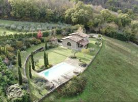 Villa Elisa - Private Pool & AirCo Near Reschio Castle, hotel di Lugnano