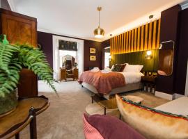Skeldale House 'All Creatures Great & Small' by Maison Parfaite - Luxury Apartments & Studios in Askrigg, Yorkshire Dales, luxury hotel in Askrigg
