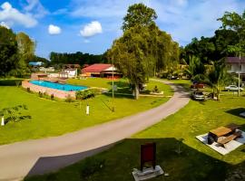 TELUK PENYABUNG RESORT, hotel in Kampung Mawar