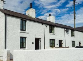 Red Robin Cottage, hotel near Anglesey Sea Zoo, Gaerwen