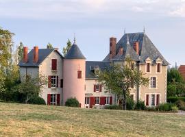 Château de la Combe, hotel s parkiriščem v mestu La Celle