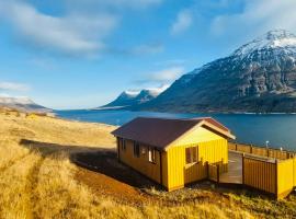 Langahlid Cottages & Hot Tubs: Seyðisfjörður şehrinde bir kulübe