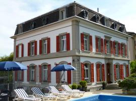 Hôtel Garni Villa Carmen โรงแรมในลาเนอเวอวีลล์