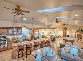 Crescent City Getaway with Panoramic Ocean Views!, sumarhús í Crescent City