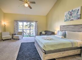 Sunny Studio with Pool - 4 Mi to Cherry Grove Beach!, hotel in Little River