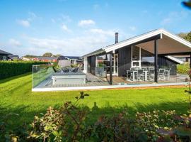 8 person holiday home in Juelsminde, hotell i Sønderby