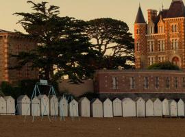 Le Nessay – hotel w mieście Saint-Briac-sur-Mer