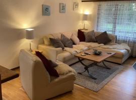 Modern Täsch Apartment with Free Parking, hotell sihtkohas Täsch