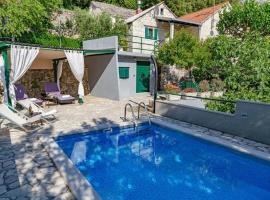 stone house Nikolina with heated Pool, holiday home in Bast
