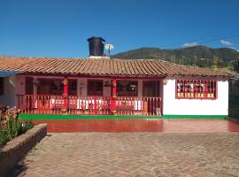 Hostal La Nueva María Auxiliadora, guest house in Monguí