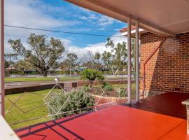 River Views in the Heart of Town, self catering accommodation in Northam