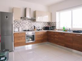 Modern 3 bedroom with AC apartment, hotell sihtkohas Żabbar