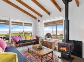 Bay Beach House - A Family & Pet Friendly Favourite with Direct Beach Access, hotel en Capel