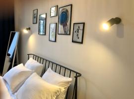 Park apartment in the heart of the city, hotel cerca de The Cathedral of St. George, Leópolis