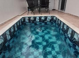 Casa nova em condominio com piscina e churrasqueira privativa