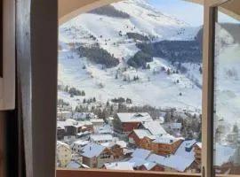Studio Alpheratz Forest - 1 à 3 pers - WIFI, balcon, vue piste et glacier Muzelle, calme, proche commerces et pistes- TSC Super Venosc à 80m
