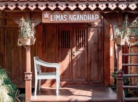 Cokro Hinggil - Traditional View, rental liburan di Sleman