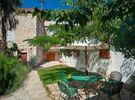 Dalmatian Garden - FREE parking - city centre, hotel di Šibenik