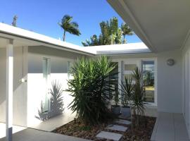 Airy Home - 3 Bedrooms & Office, hotel perto de James Cook University, Ross River