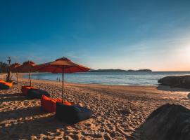 Kalima Resort and Villas Khao Lak، فندق مع موقف سيارات في خاو لاك