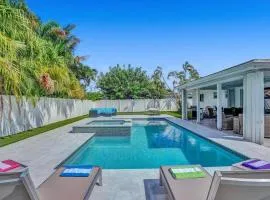 Stunning 4 Bedrm New Pool+Jacuzzi 1 Mile to Beach
