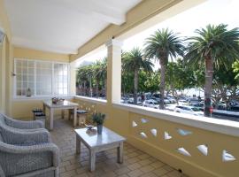 On The Square Luxury Apartment, hotel cu parcare din Simonʼs Town