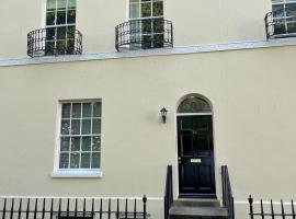 Beautiful Georgian Duplex, hotel near Winfield Hospital, Gloucester