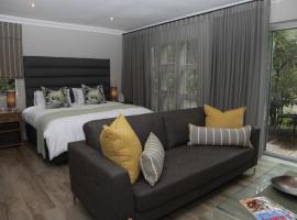 Sunbird Bliss Luxury Self-catering Apartment, luxury hotel in Wilderness