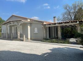 Villa Camille, קוטג' בCéreste