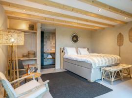 Bed & Wijn - Suite 1, hotel na may parking sa Staphorst